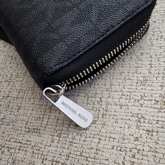 Michael Kors | Jet Set Wallet - Picture 5 of 9